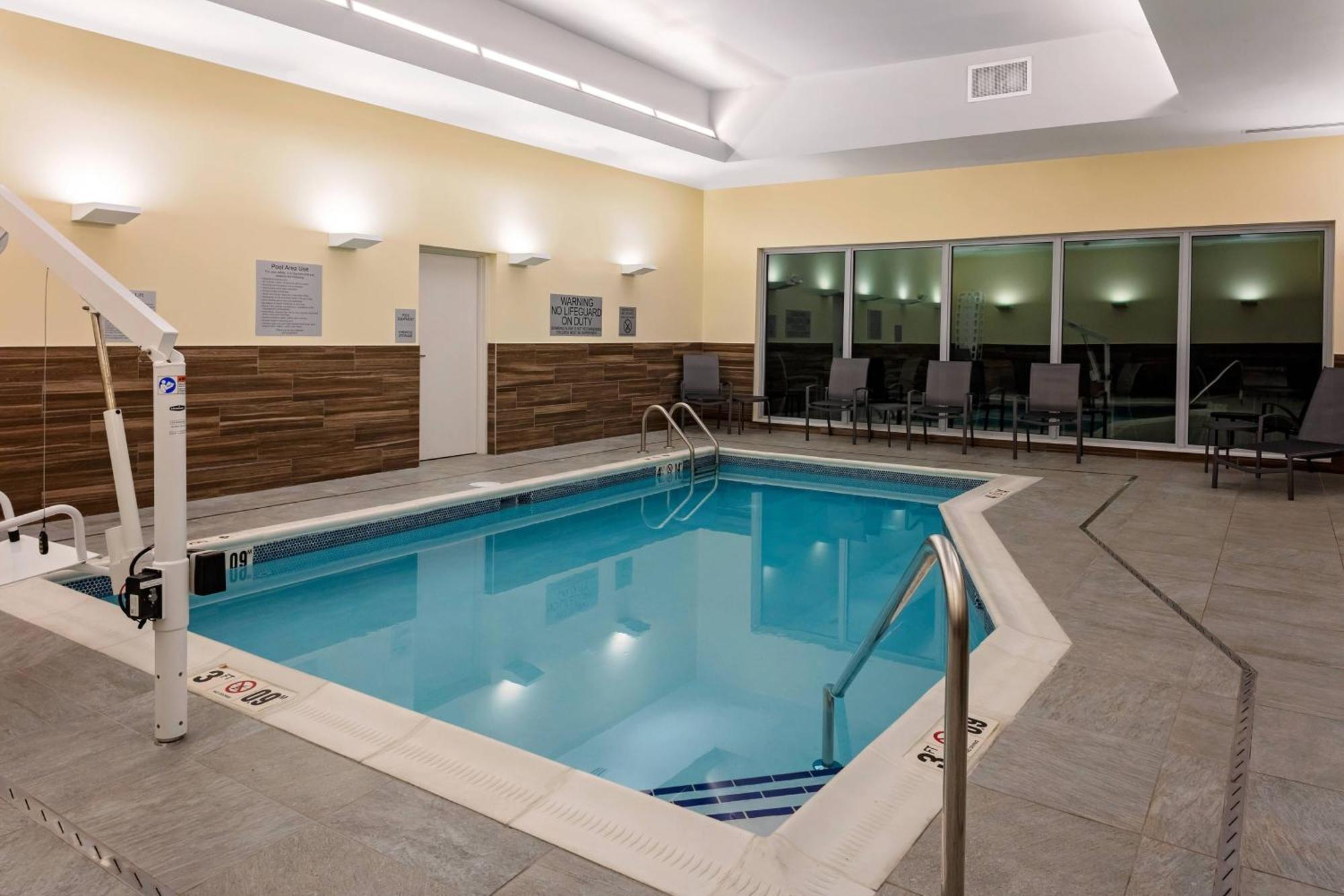 Hotel Fairfield By Marriott Waterfront 2*