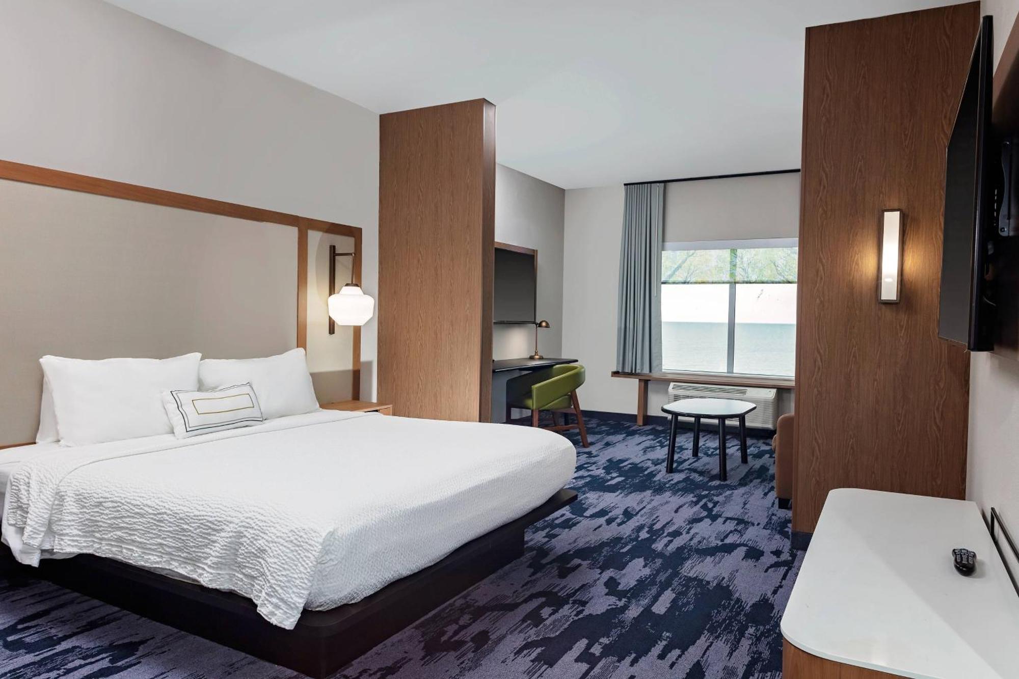 Hotel Fairfield By Marriott Waterfront 2*